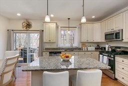 Building Photo - 14 Bicknell Cir