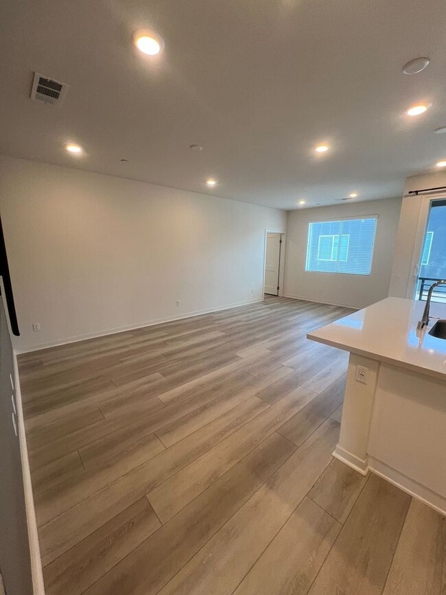 Building Photo - Move-In Special! 2 Weeks Free Rent – Moder...