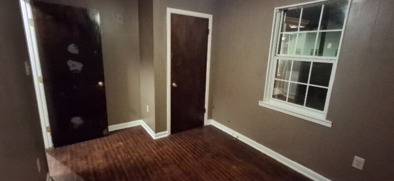 Building Photo - 4701 Lynch Dr