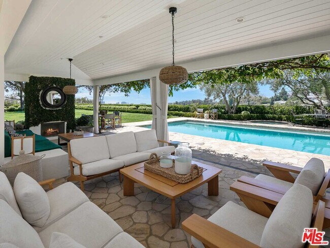 Building Photo - 657 Perugia Way