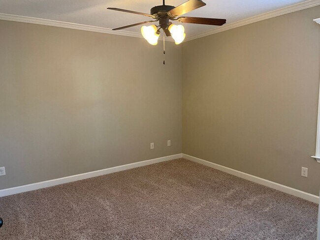 Building Photo - Check Out This 3BD/2B Home!!