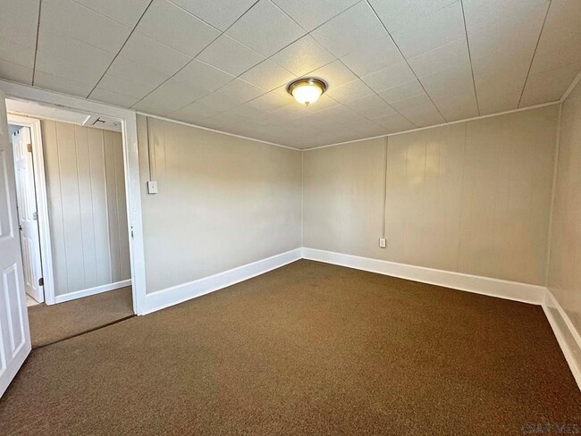 Building Photo - 610 Graham Ave