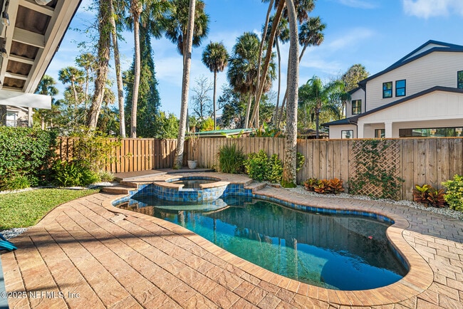 Building Photo - 370 10th St