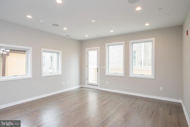Building Photo - 1128 S 13th St