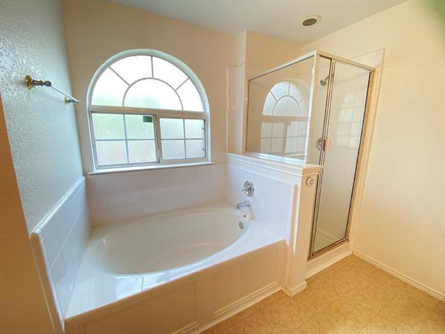 Building Photo - 8016 Meadow View Tr