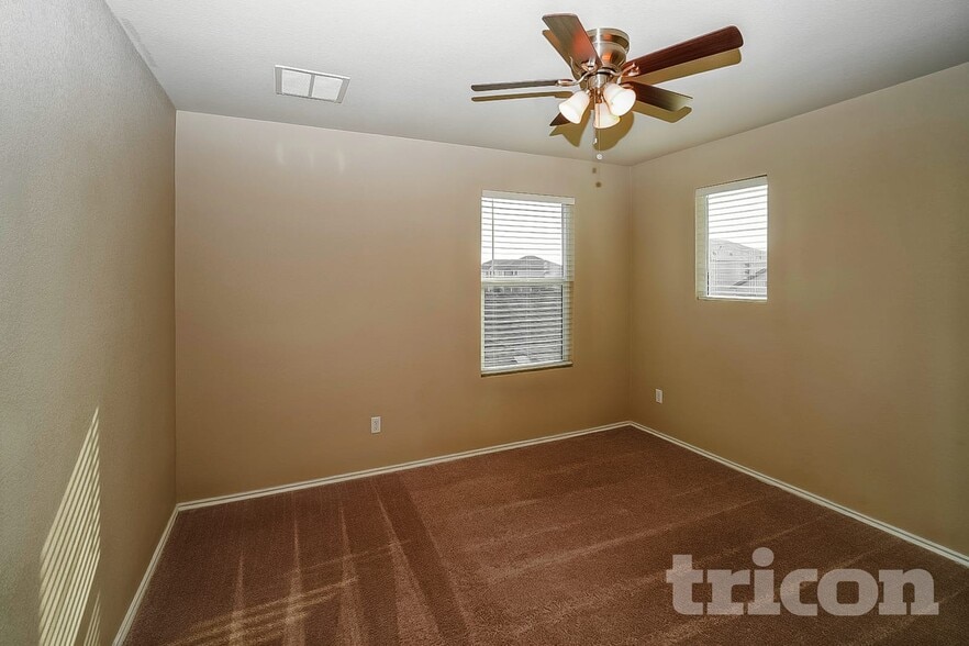 Building Photo - 5200 Saddle Clb Dr