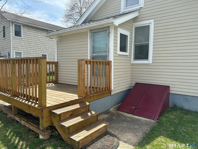 Building Photo - 31 Daggett St