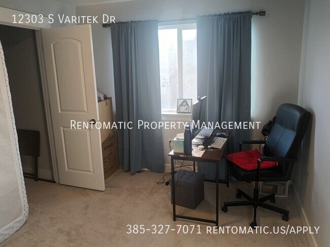 Building Photo - 12303 S Varitek Dr