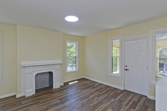 Building Photo - 205 St James Ave