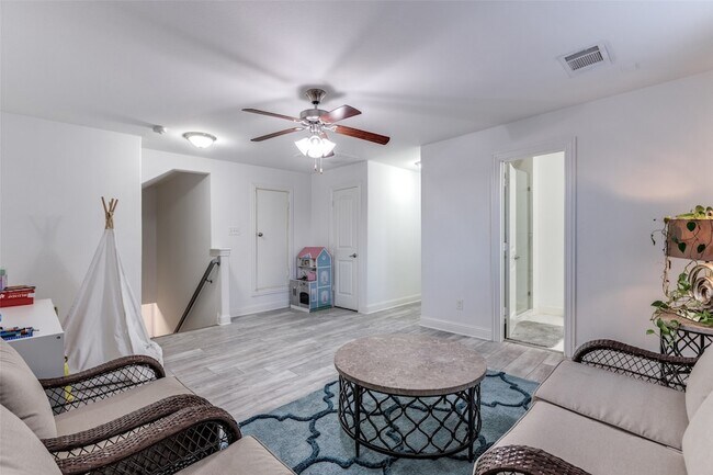 Building Photo - 10501 Old Dawson Ct