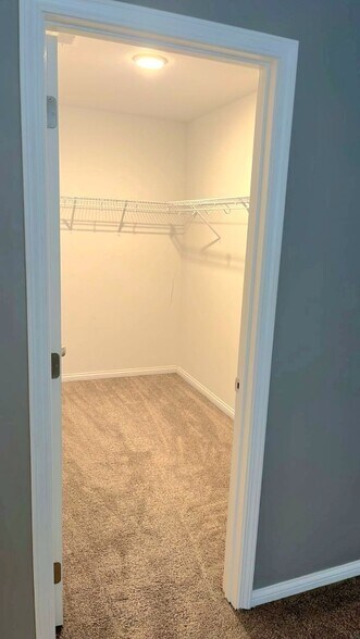 Building Photo - 1208 Gemstone Pointe Dr