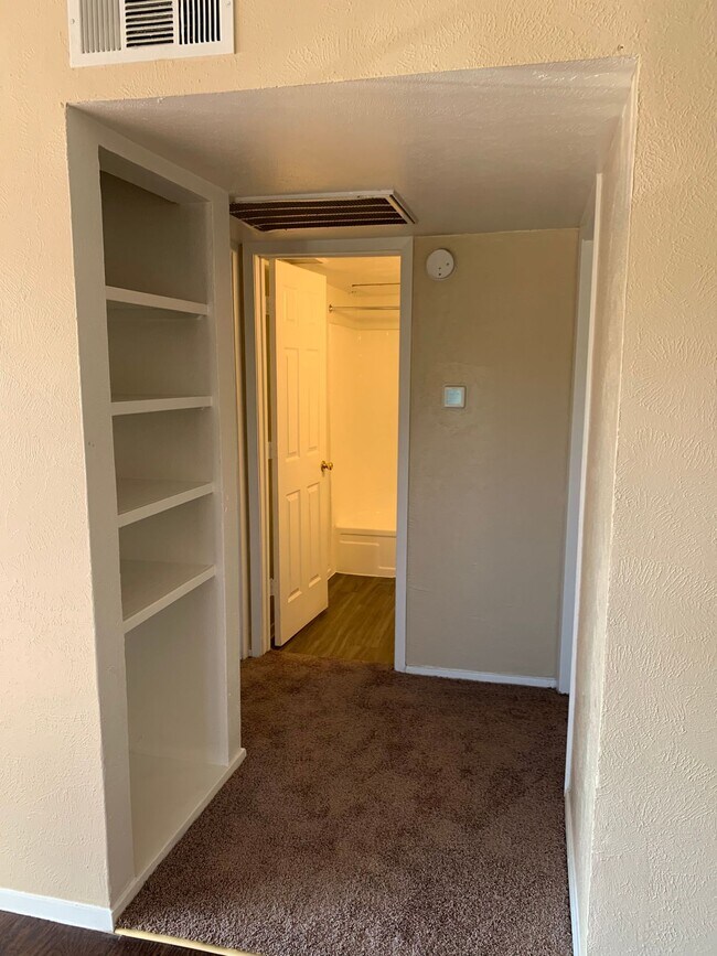 Building Photo - Discover Affordable Comfort at Marbella Apartments in Dallas, TX