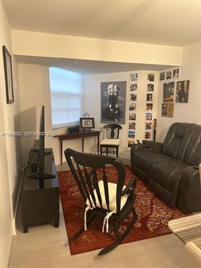 Building Photo - 1811 Sabal Palm Dr