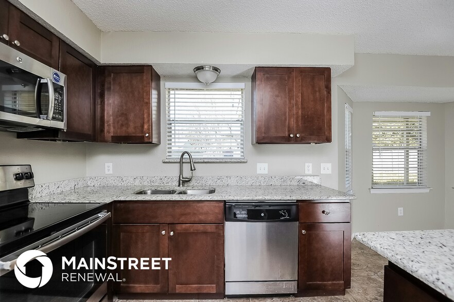 Building Photo - 8805 Main St