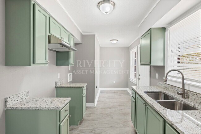 Building Photo - 4056 Grantham Rd