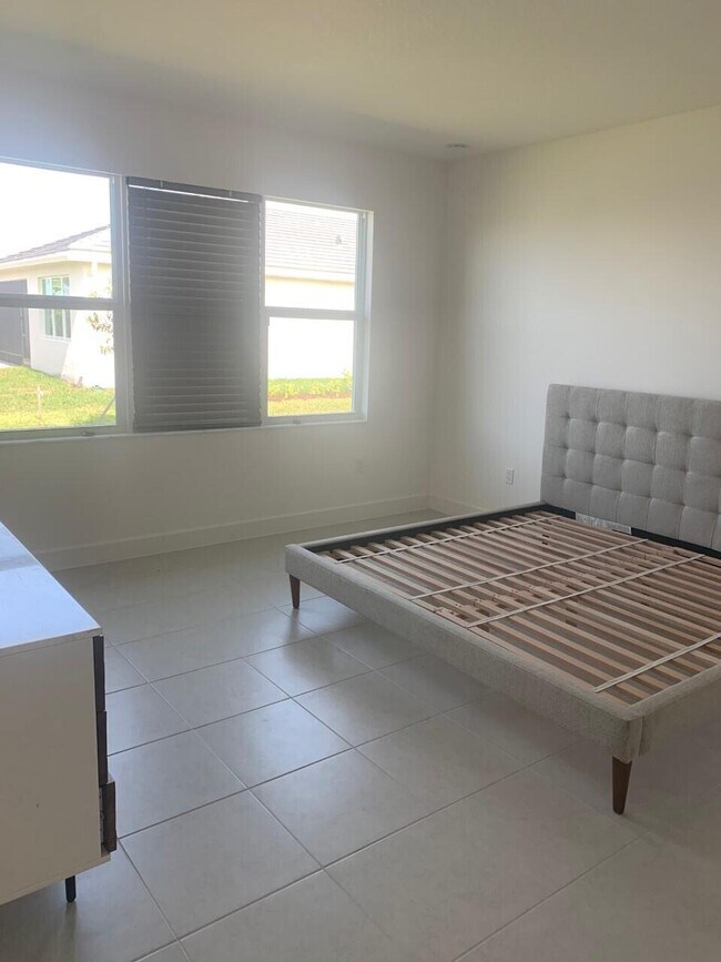 Building Photo - 11643 SW Moon River Way