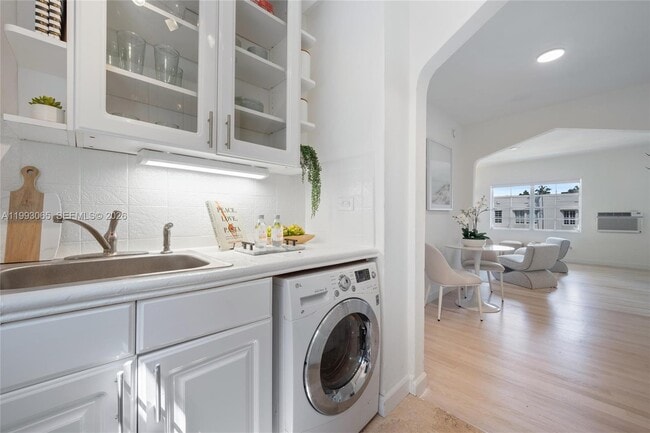 Building Photo - 750 Española Wy