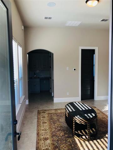 Building Photo - 1305 Black Walnut Ln