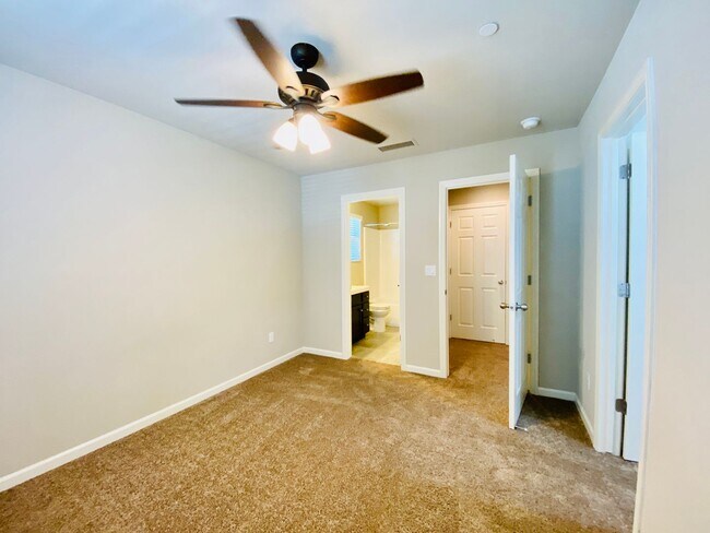 Building Photo - $2,250 DeWolf & Barstow, 3 Bedroom - Joy D...