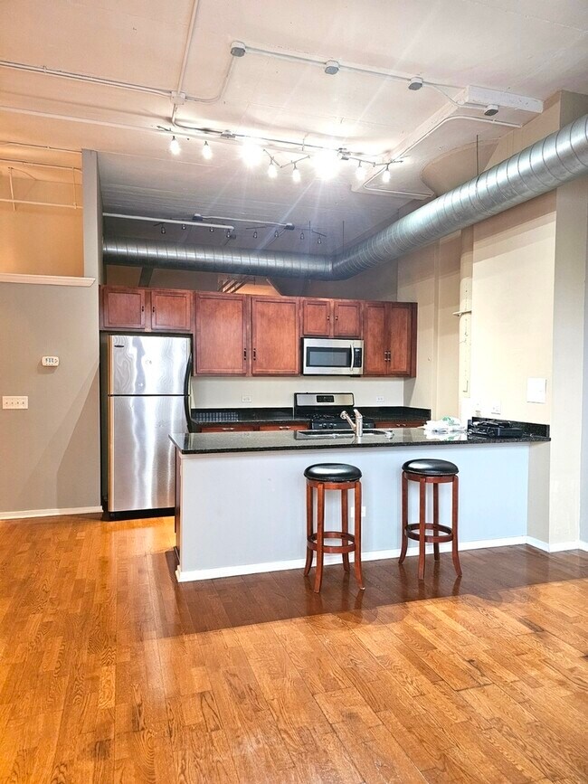 Building Photo - 2323 W Pershing Rd