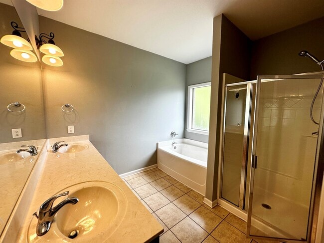 Building Photo - 3821 Branford Ct