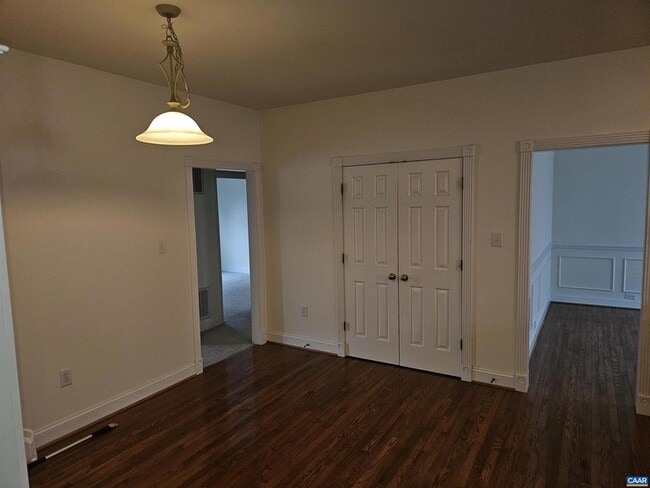 Building Photo - 134 Deerwood Dr