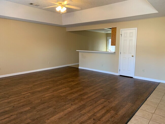 Building Photo - 677-679