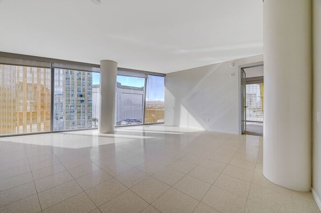 Building Photo - Veer Towers 1412E-Strip Views from this Corner 1Bd Residence