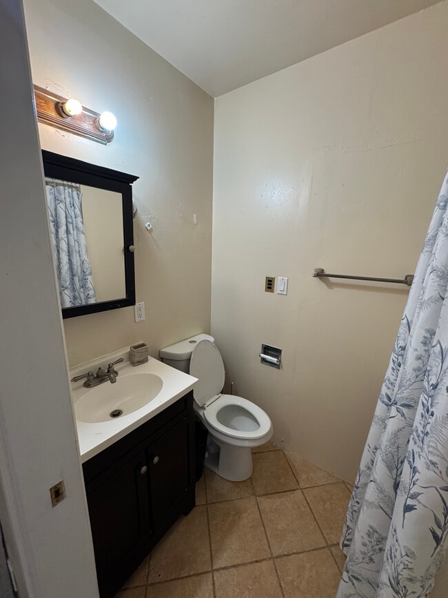 Building Photo - Charming Westside ADU with Private Backyard