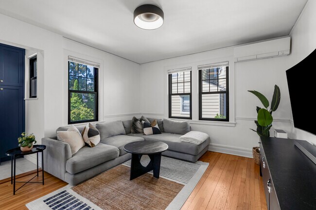 Building Photo - 217 Soundview Ave