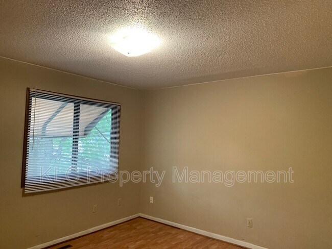 Building Photo - 1341 Stewart St