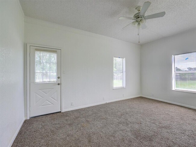 Building Photo - 610 Linden St