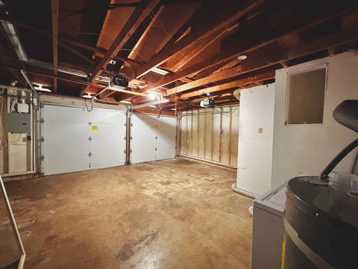 Building Photo - Charming 4BR Home with Huge Yard - W/D and Garage