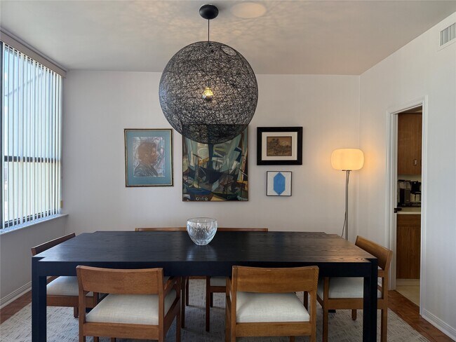 Building Photo - 15 Greenway Plz