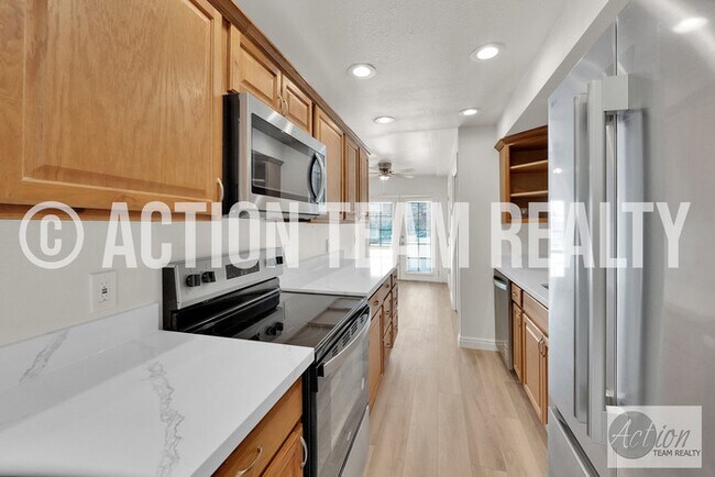 Building Photo - Newly Remodeled Duplex in Cottonwood Heights!