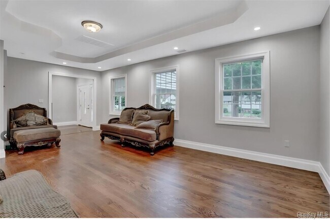 Building Photo - 9 Linda Ln