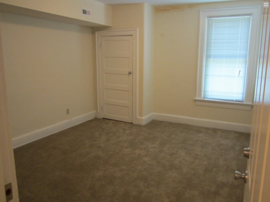 Building Photo - 2614 Eden Ave