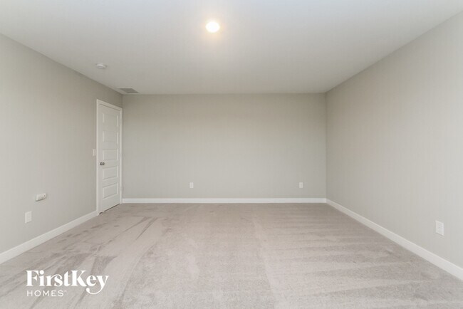Building Photo - 2404 S Carlota Dr