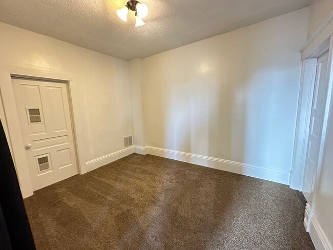 Building Photo - Large Apartment- HOMER,MI