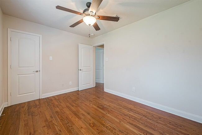 Building Photo - 11015 WARATH Oak Ct