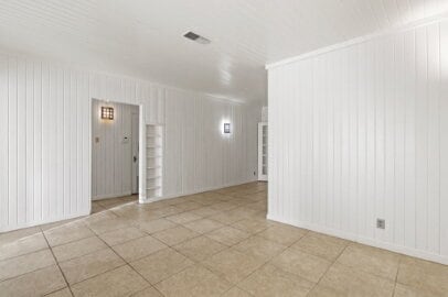 Building Photo - Kern Place- 4 bedrooms, 3 baths and Refrigerated AC.
