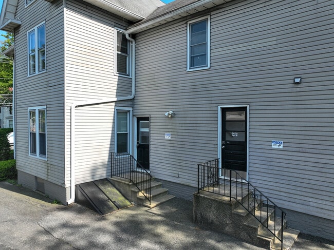 Building Photo - 242 N Main St