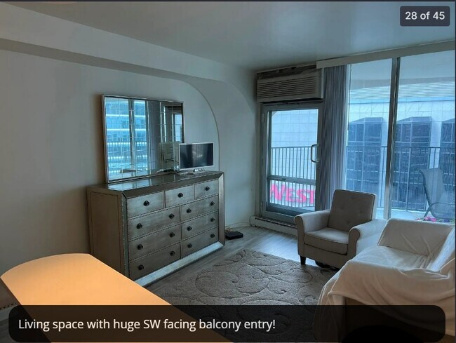 Building Photo - 300 N State St