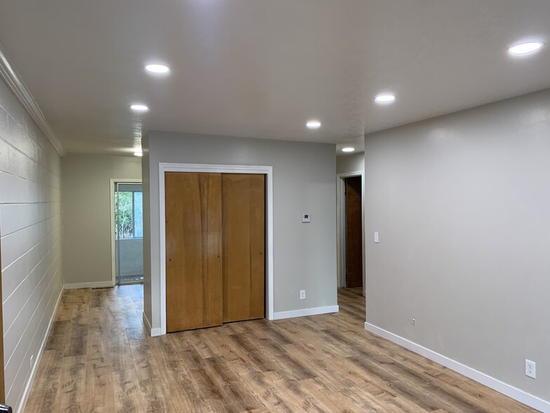 Living room - 896 Raymond Dr