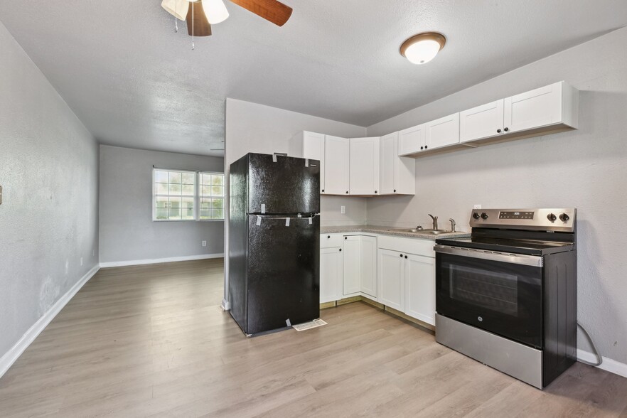 Building Photo - 1604 Parklane Dr