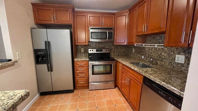 Building Photo - 166 Valencia Dr