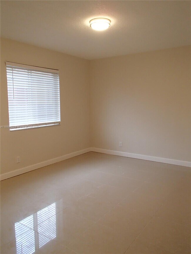 Building Photo - 1949 Funston St