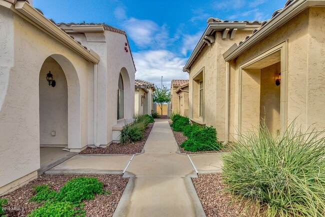Building Photo - Beautiful home for rent