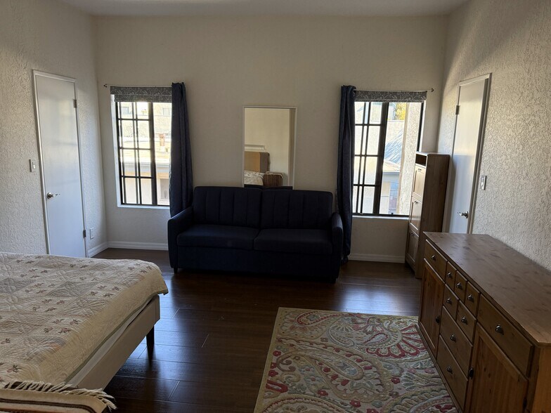 Master Bedroom - 3647 Keystone Ave