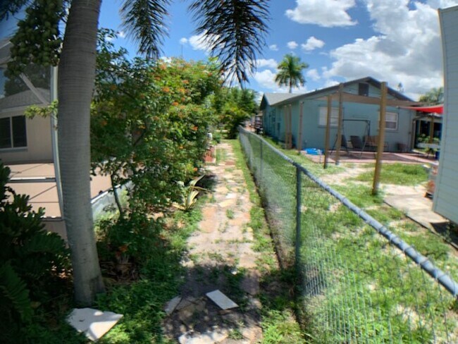 Building Photo - 1342 Torreya Cir